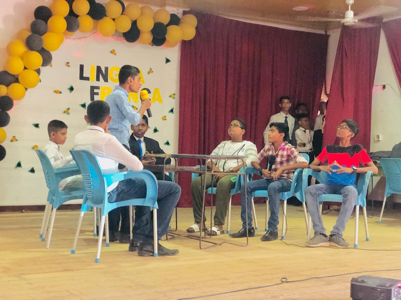 Bilingual Students Shine in 'Lingua Franca' Event 🌟🎤📖